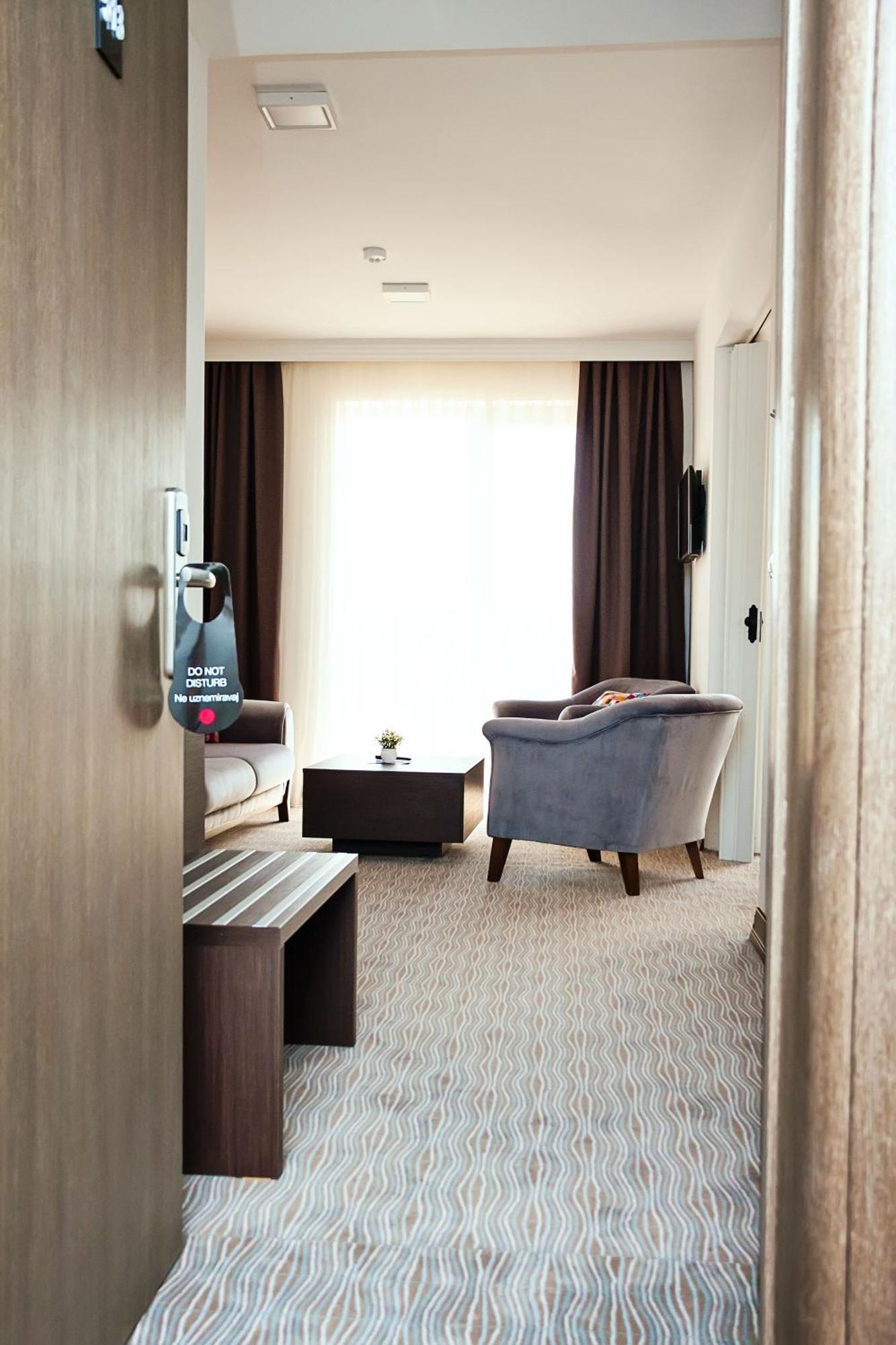 Bosphorus Hotel 阿莱克西纳茨 外观 照片